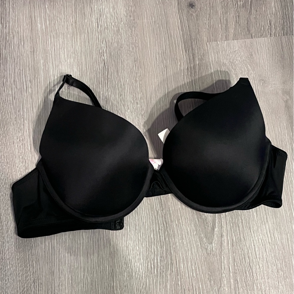 Victoria’s Secret PINK wear everywhere Push Up.